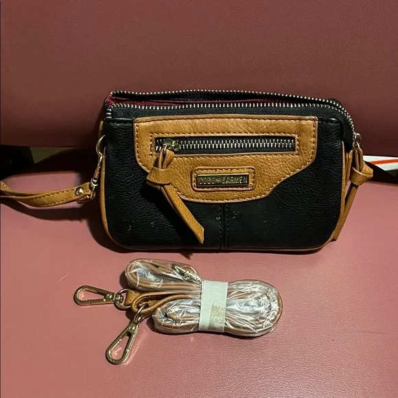 Coco + Carmen Black and Tan Wristlet - Picture 3 of 4